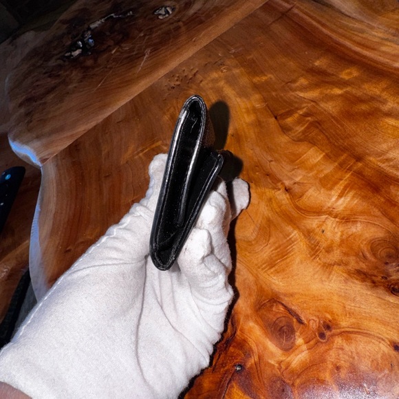 Louis Vuitton
Damier Graphite 6 Ring Key Holder - Picture 5 of 16